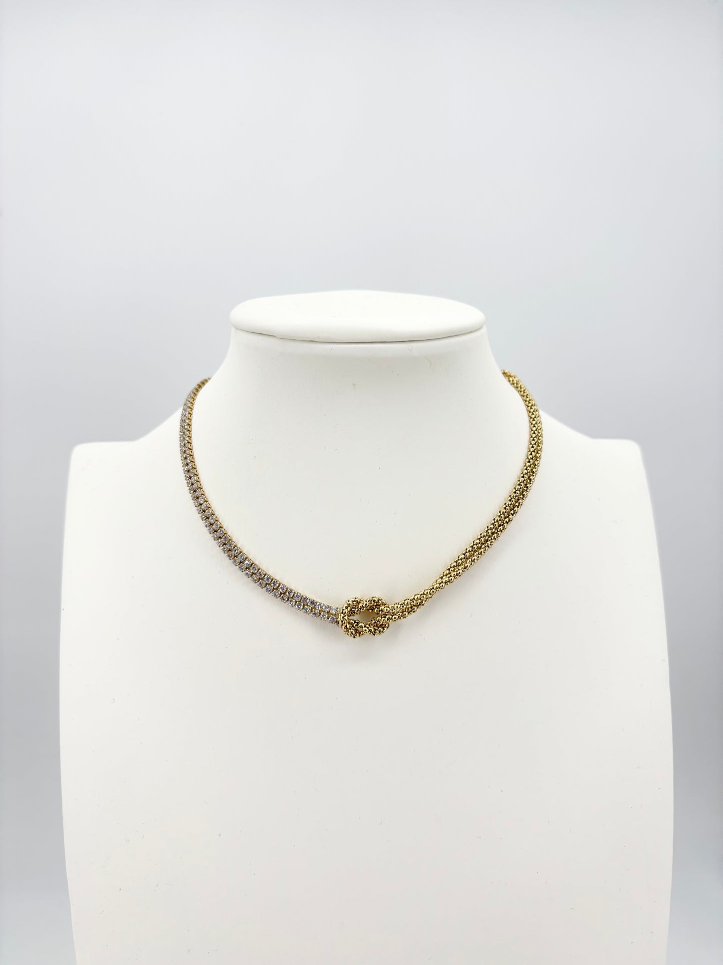 Collana La Luce nel Nodo d’Incanto