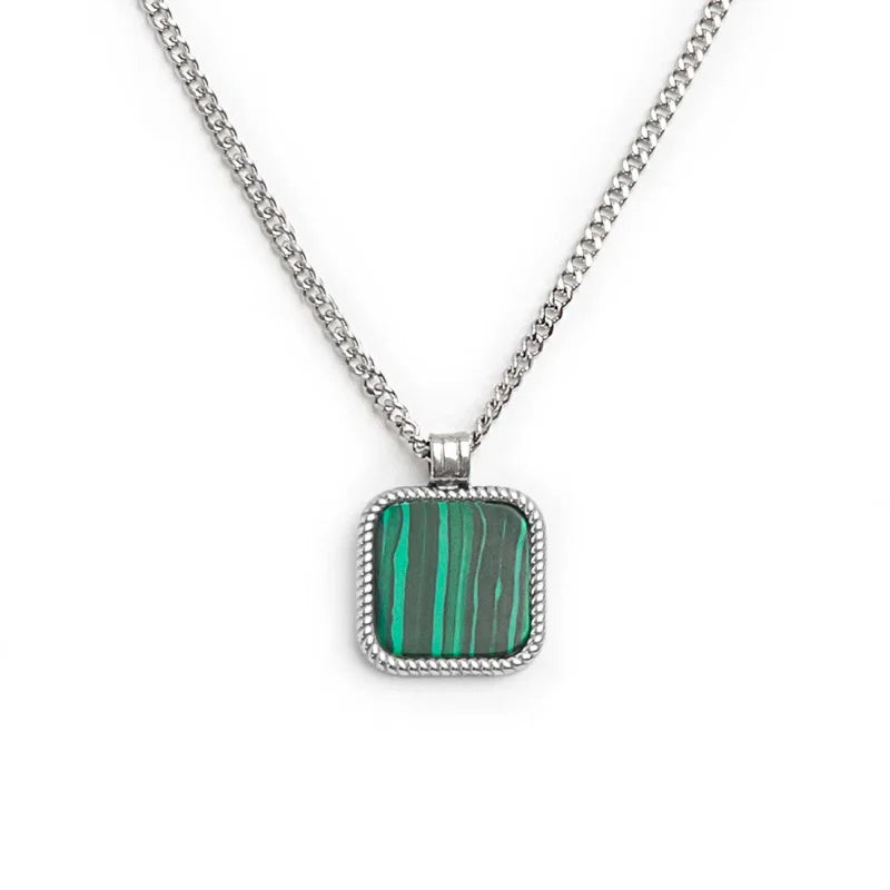 Collana catena grumetta con piastrina quadrata pendente