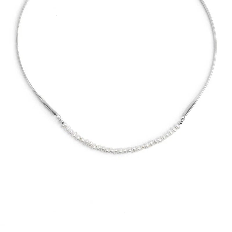 Collana Marlù centrale con perle e elementi semi rigidi tubolari twisted acciaio