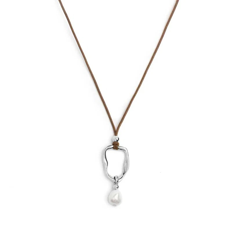 Collana Marlù cordino con pendente a forma organica con perla acciaio