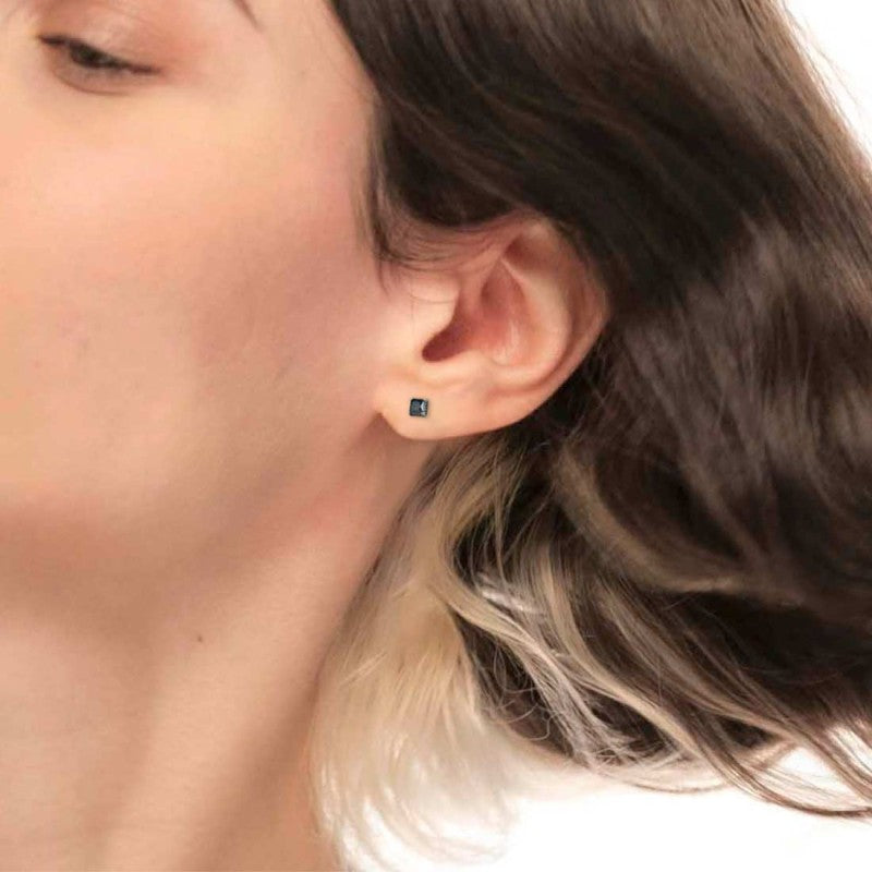 Orecchino Marlù a lobo con zircone nero quadrato 0,34mm