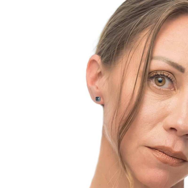 Orecchino Marlù a lobo con zircone nero quadrato 0,7mm